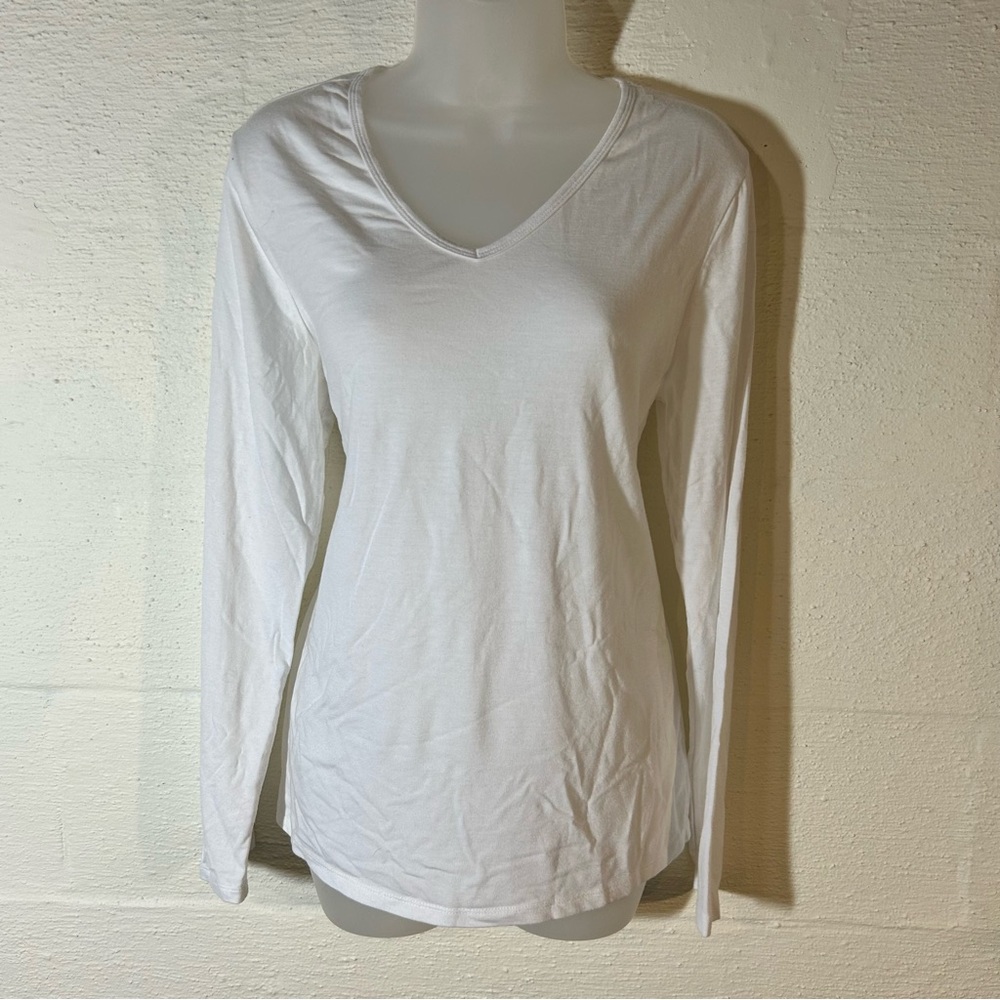 Basic white v neck